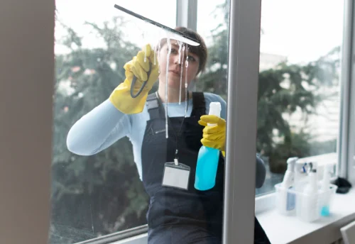 Nettoyage de vitres intérieures et extérieures à Poussignac
